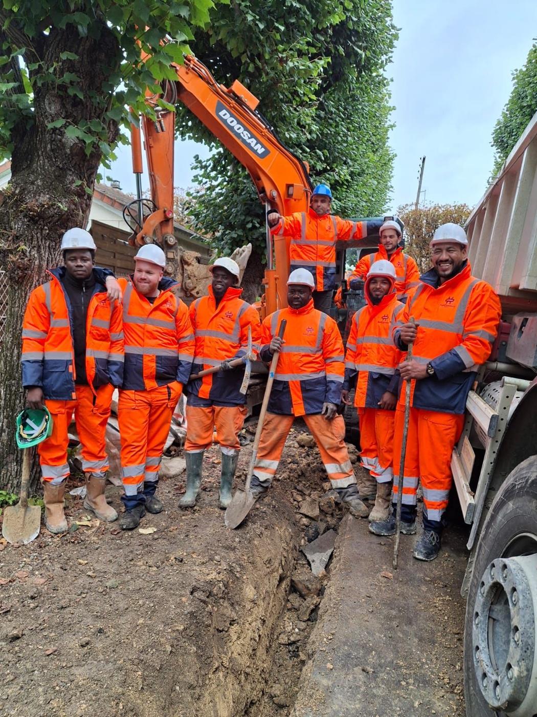 L'équipe BatiConnect Solution sur un chantier de tranchée