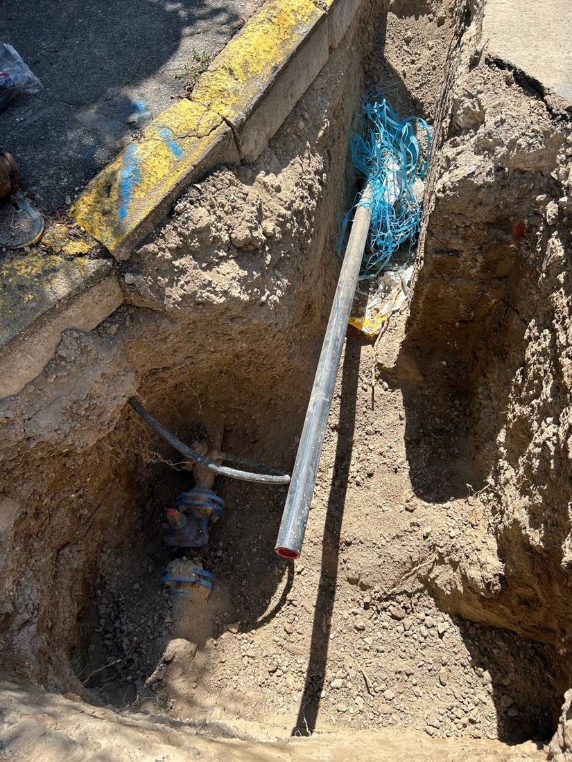 Conduite neuve et grillage avertisseur en fouille